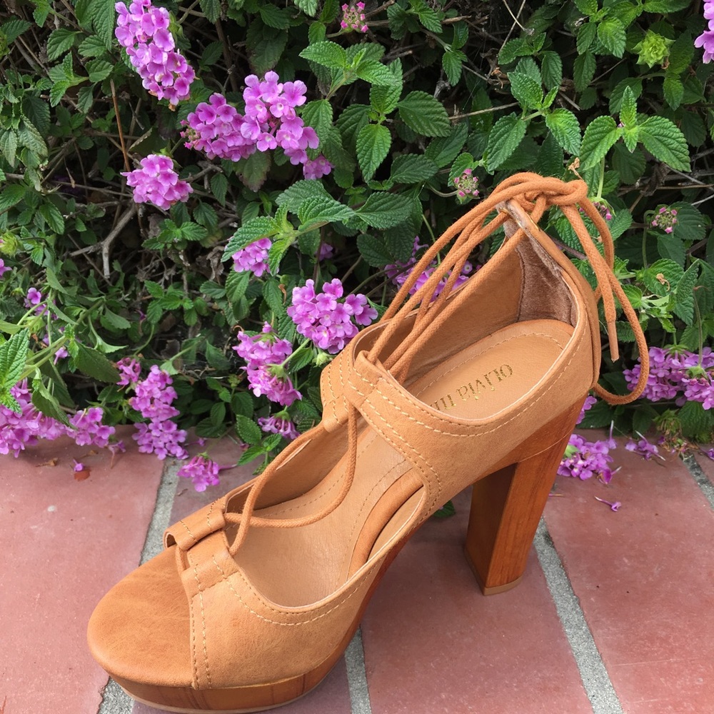 Ladies wood heel peep toe shoes. Tan color. NIB. These shoes are new,